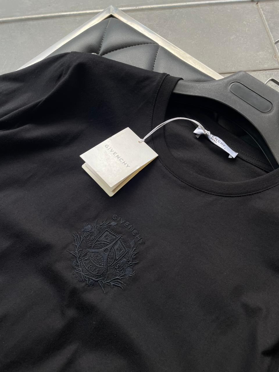 GIVENCHY T-shirt